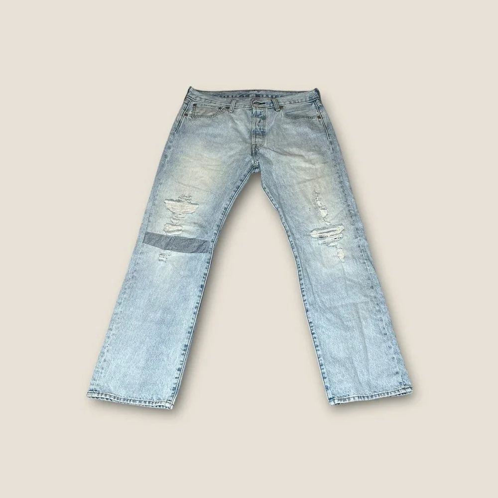 Levi's 501 Jeans Mens W34 L32 Light Wash Distressed Patch Ripped Straight Denim